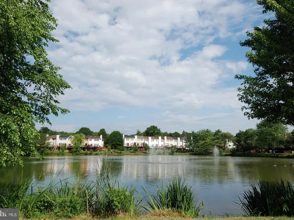 7209 Lake Cove Dr, Alexandria, VA 22315