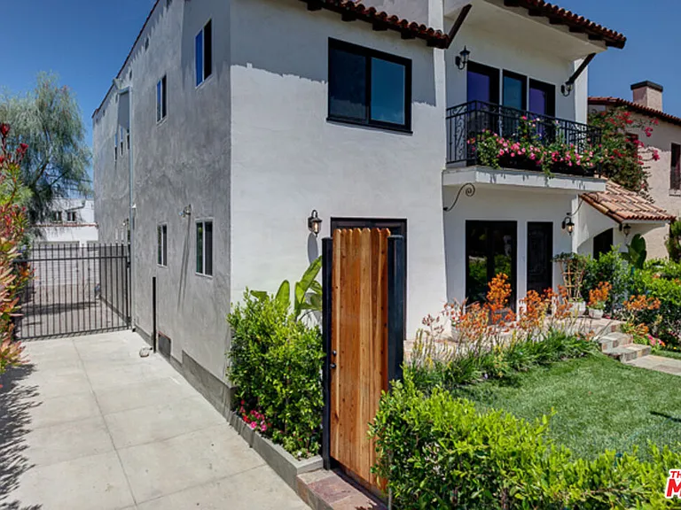 831 S Curson Ave — Photo 2