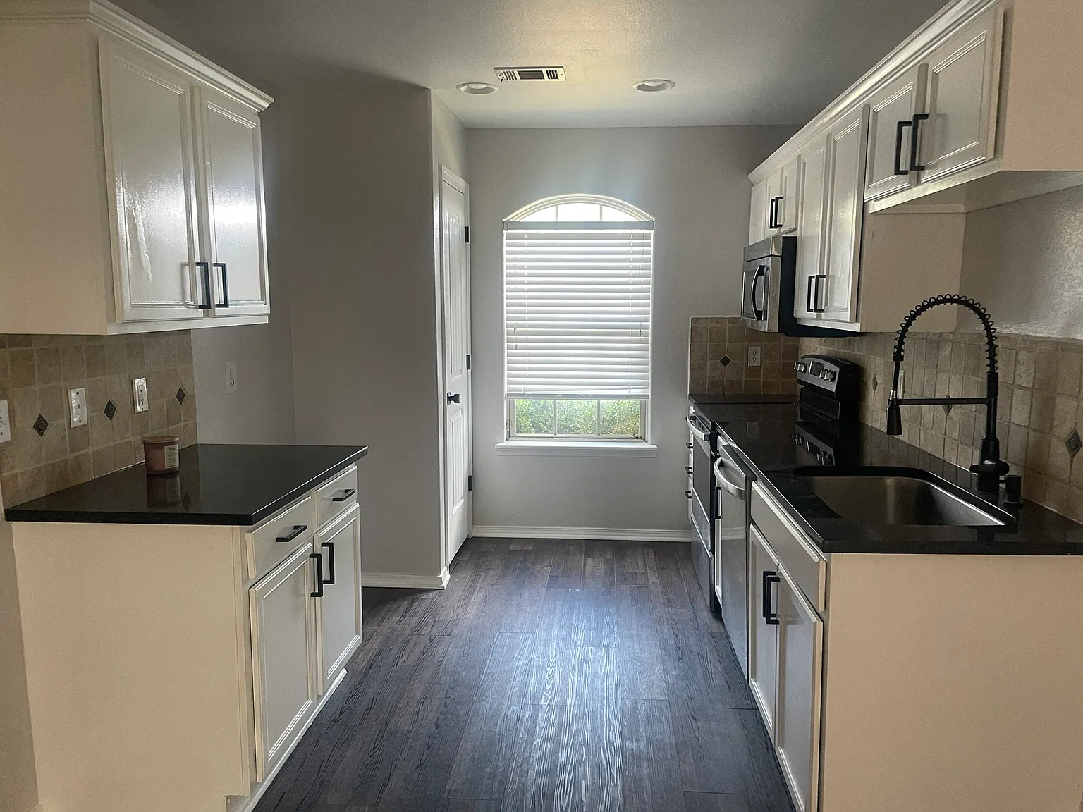 3 bed, 1459 sqft, $2,200 — Photo 3