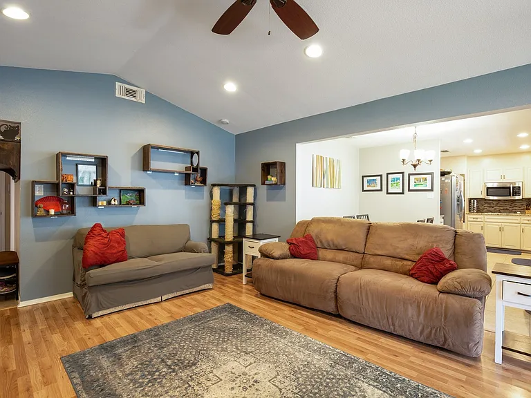 8801 Dawnridge Cir — Photo 4