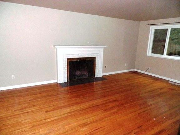3rd image of 211 164th Ave SE
