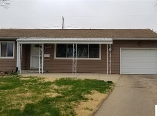 4858 Robin Hill Dr, Omaha, NE 68106