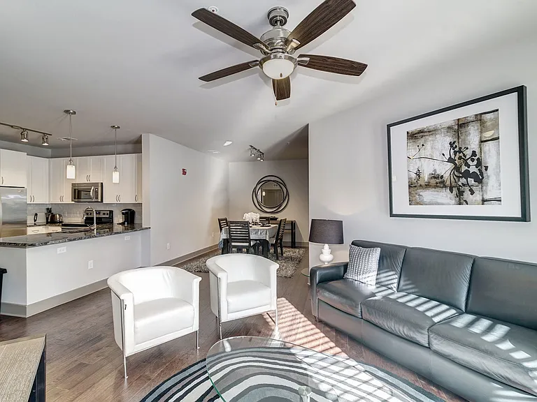 Expansive 9' ceilings