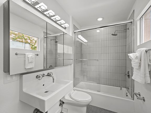 2nd image of 1601 Kettner Blvd Unit 21