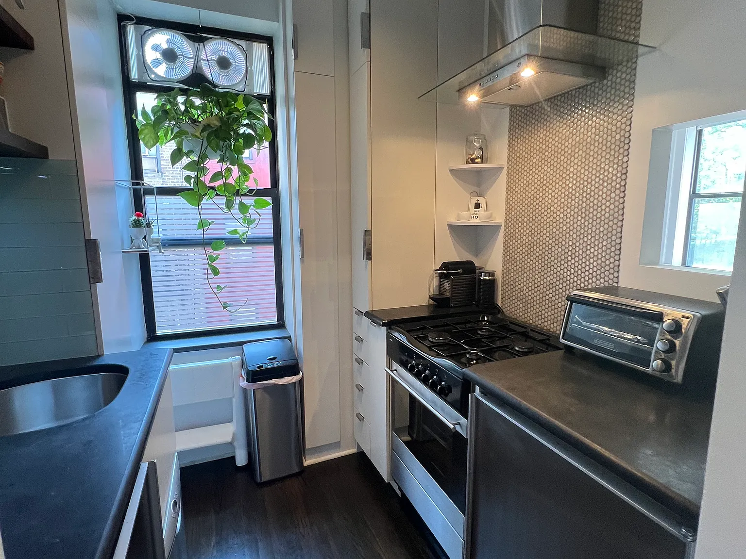 96 Perry Street — Photo 4