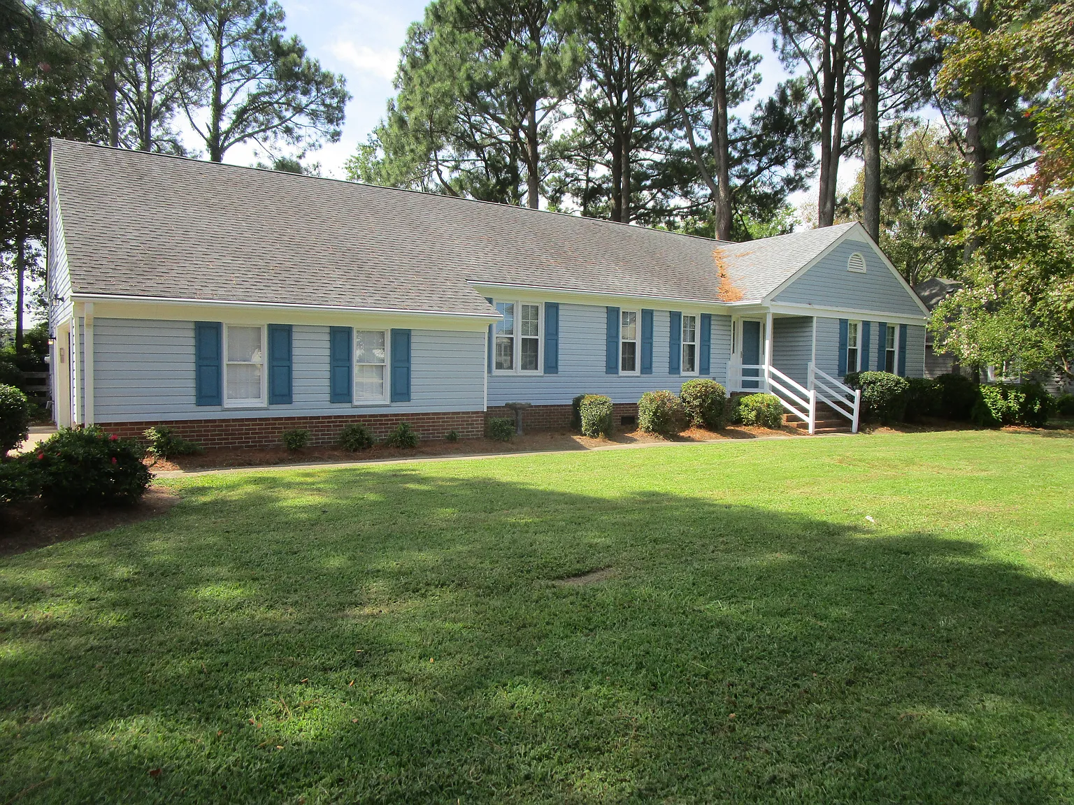 4 bed, 2565 sqft, $3,500 — Photo 1
