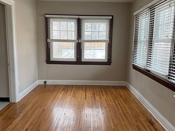 5th image of 361 Cliffside Dr APT A