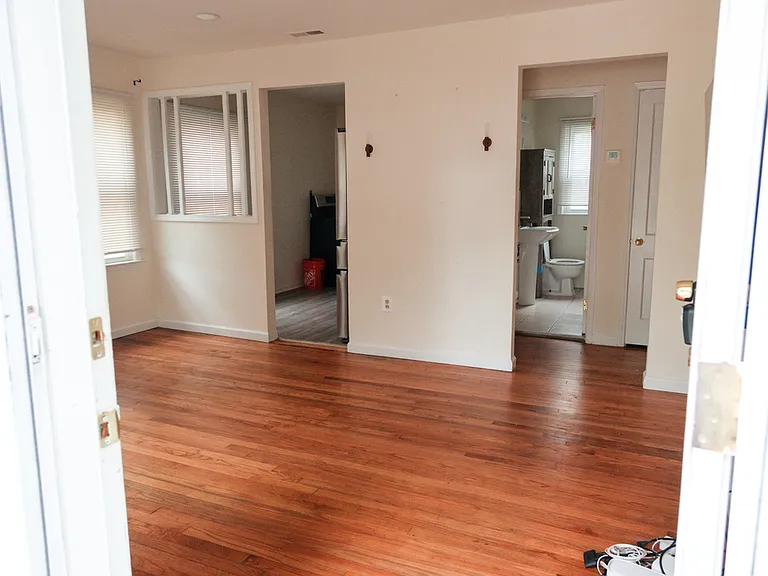 1720 Browning St — Photo 3