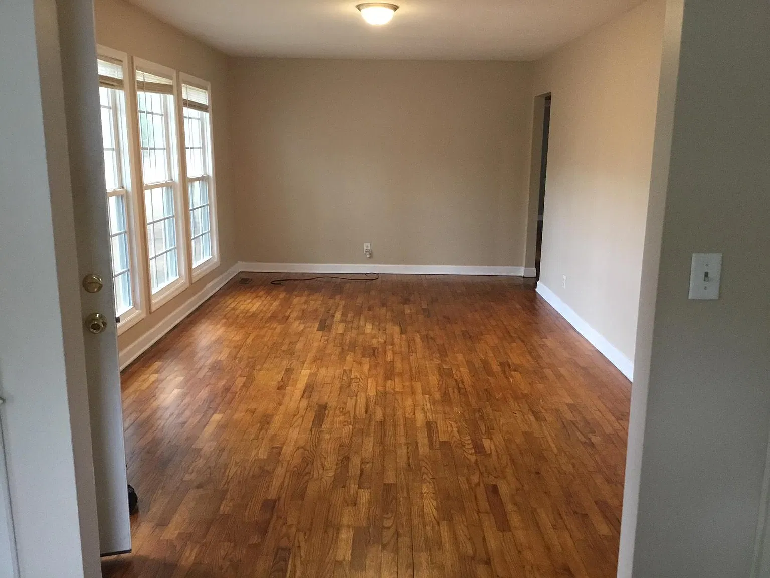 3 bed, 1200 sqft, $1,600 — Photo 2