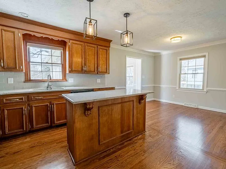 123 Temple Cir — Photo 6