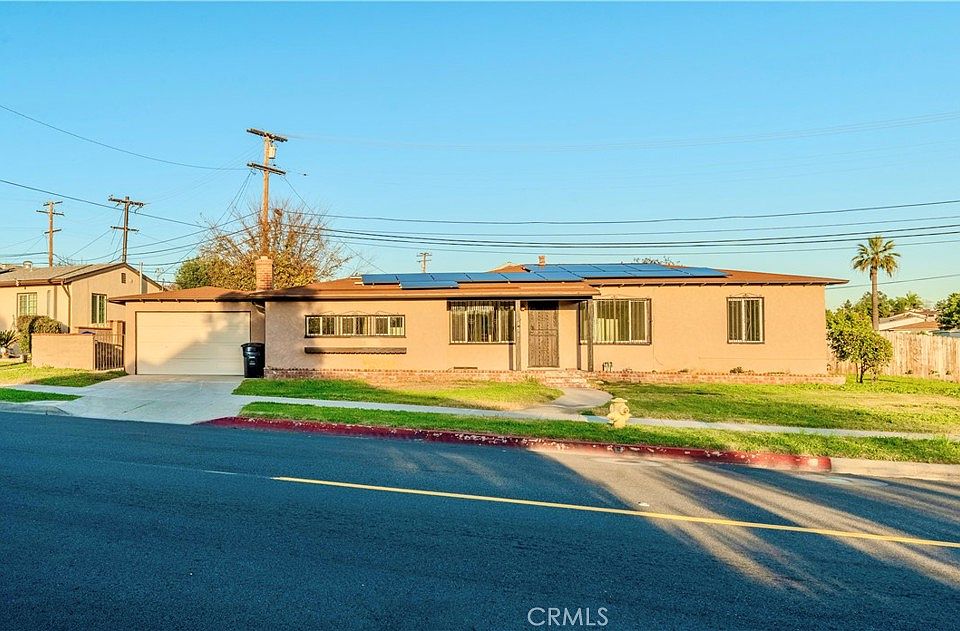 1st image of 301 E Riggin St