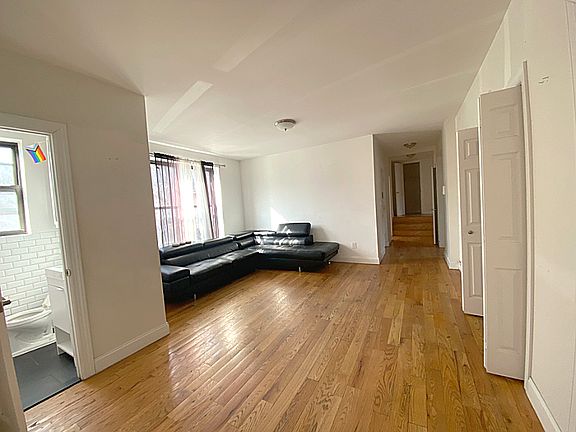 4th image of 3353 82nd St APT B1