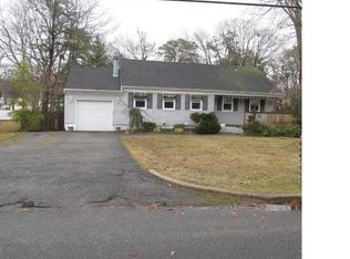 555 Parkwood Ave, Toms River, NJ 08753