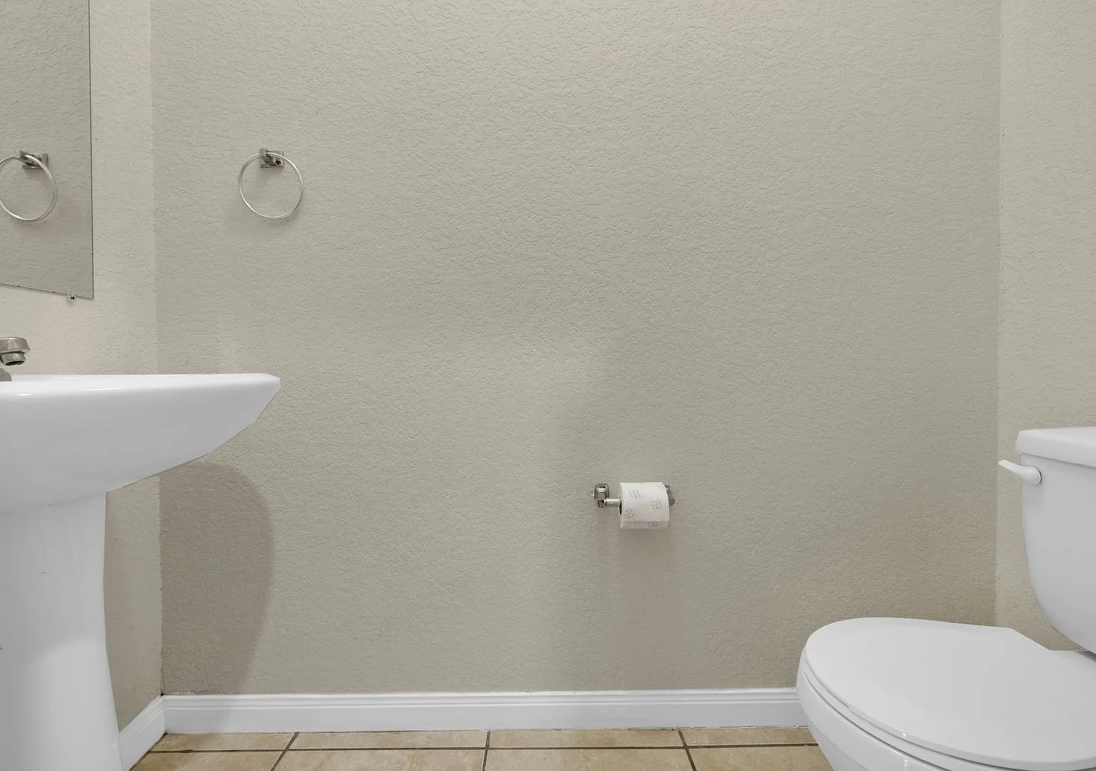 NW Rental Home available for ASAP move in! — Photo 3