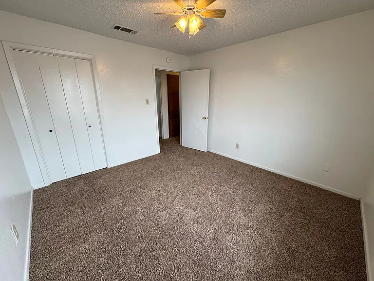 1006 Eastside Dr — Photo 11