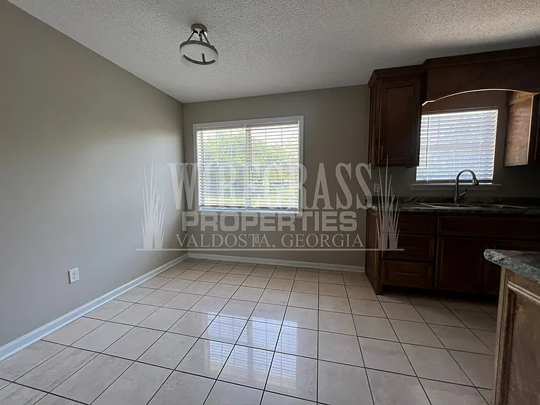 3621 Hillway Dr — Photo 4