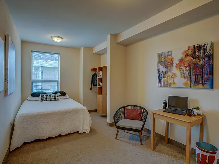 Park Regent Apartments — Photo 6