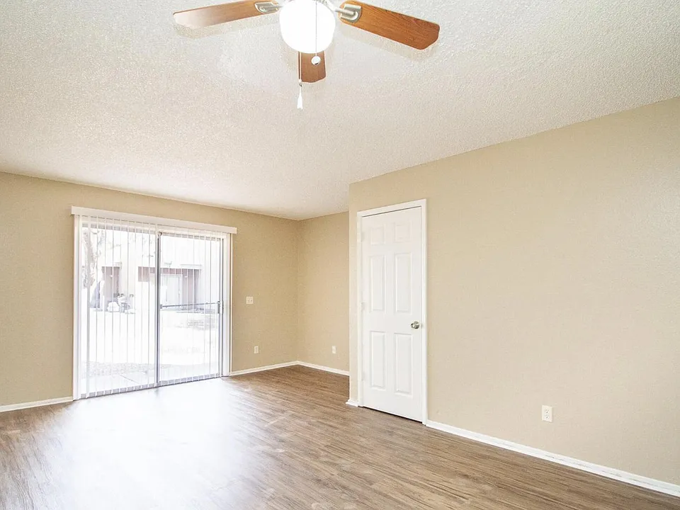 2802 E Monte Cristo Ave #101