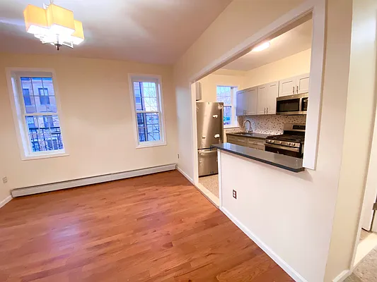 Rented by Amorelli Realty | media 1