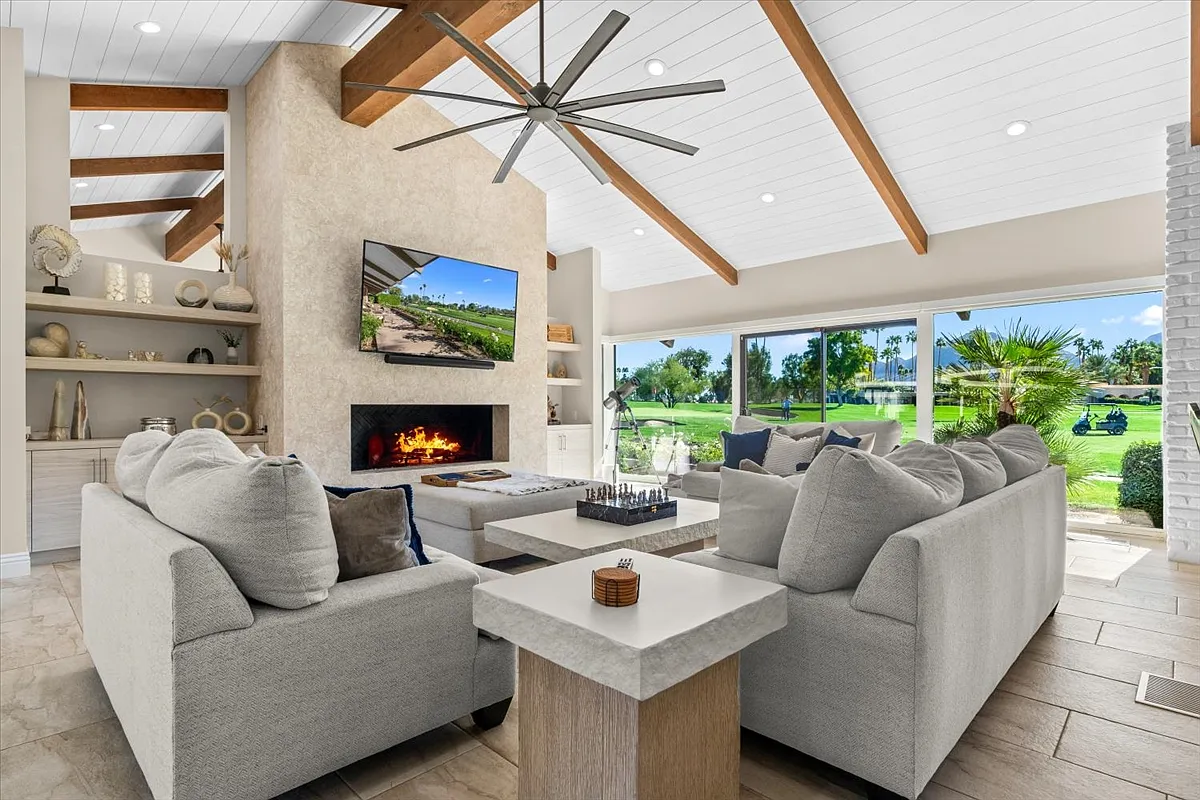 5 bed, 4.5 bath, 4500 sqft, $25,000 — Photo 1