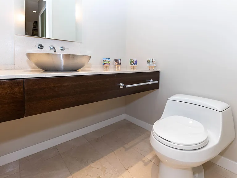 1163 Cordova St W — Photo 11