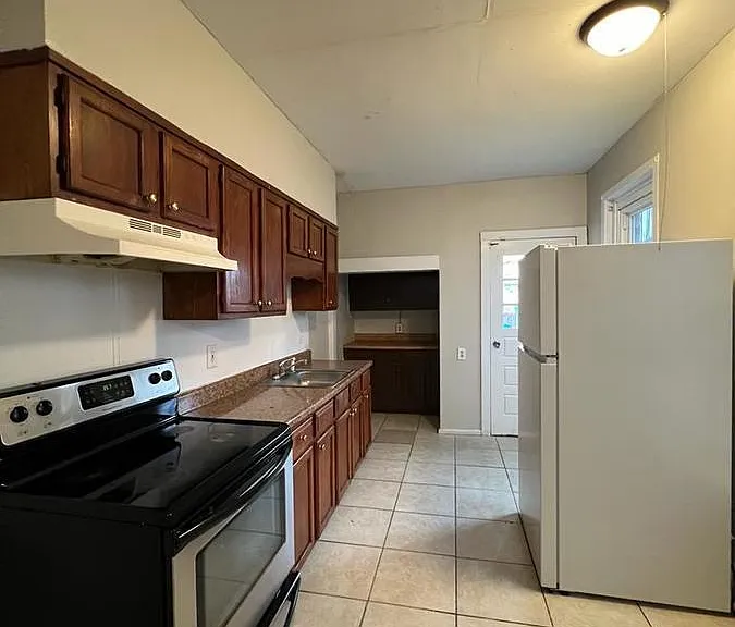 913 N 6th St — Photo 2