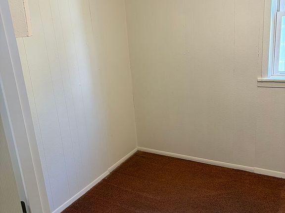 5th image of 222 3rd Ave NE