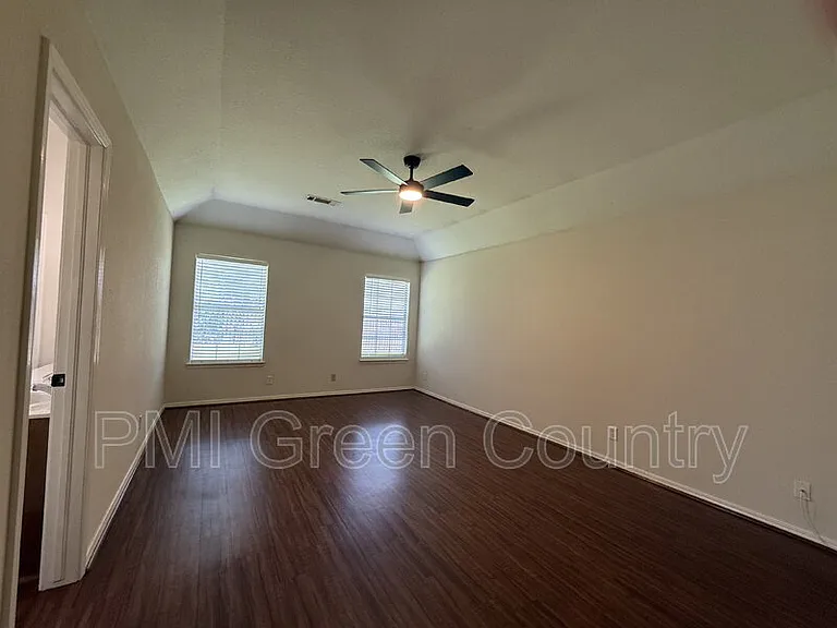 1800 W Jefferson St — Photo 13