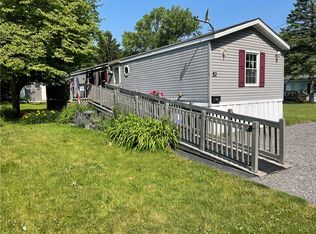 52 Glazer Dr, Penfield, NY 14526