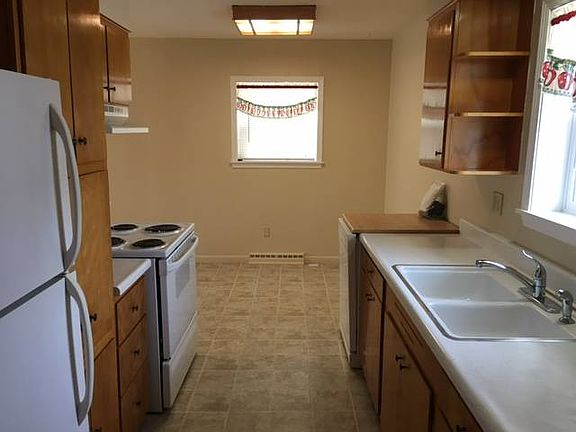 5th image of 904 5th Ave N