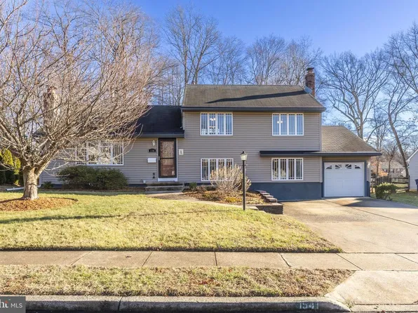 154 Fox Chase Dr, Delran, NJ 08075