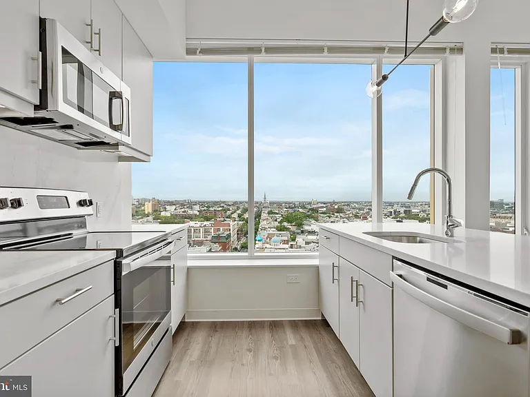 569 N 5th St #610 — Photo 4