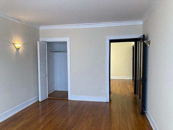 3rd image of 2127 Oak Park Ave #3H
