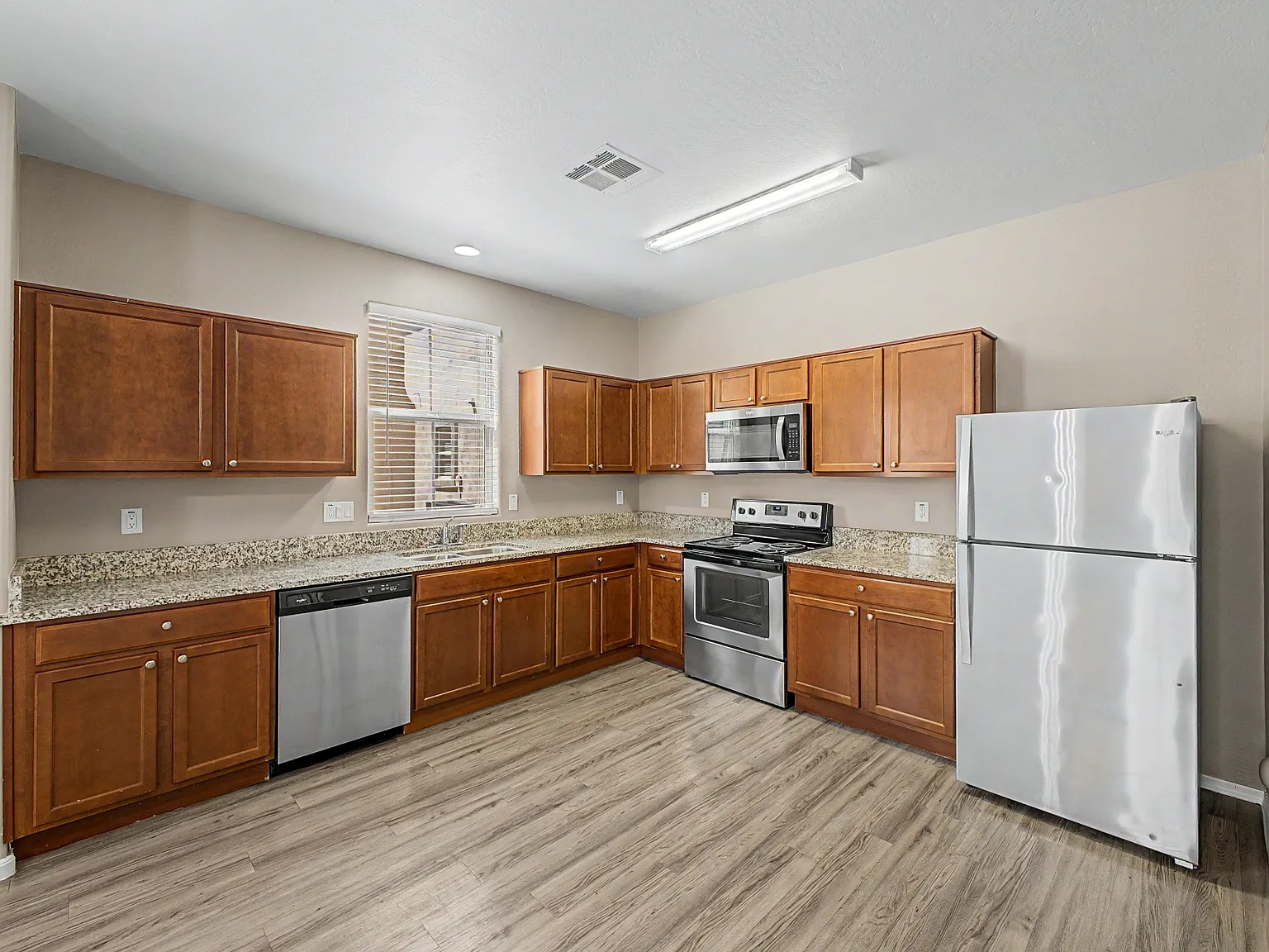 3 bed, 2.5 bath, 1450 sqft, $1,850 — Photo 4
