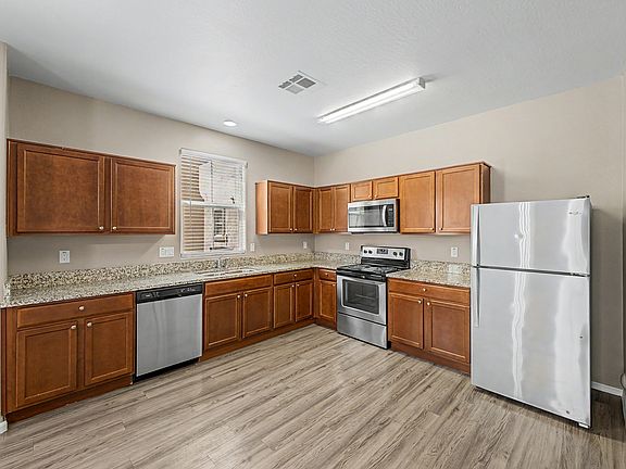 4th image of 5452 W Fulton St