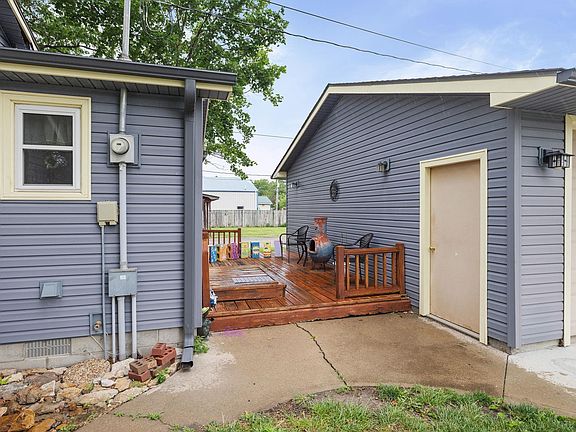 5th image of 701 Lakin St