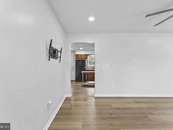 5th image of 360 Elizabeth St