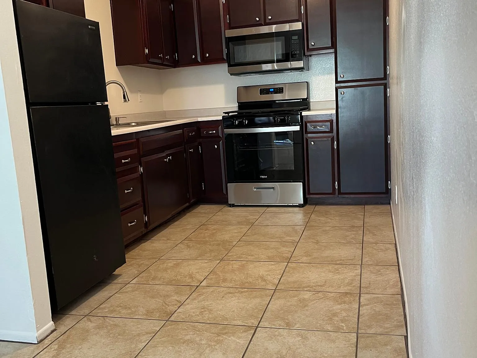 2 bed, 644 sqft, $1,150 — Photo 3