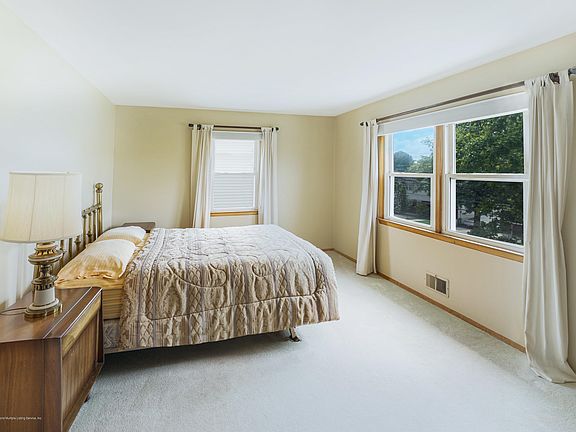 3rd image of 189 Tysens Ln