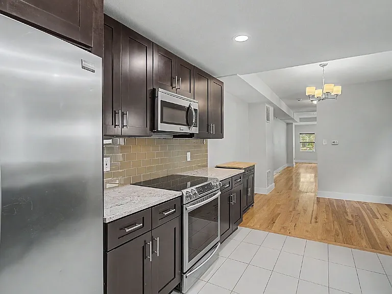 1230 N Logan St — Photo 22
