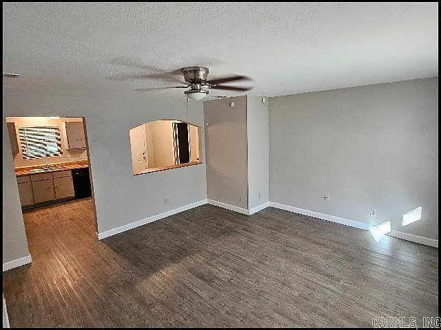 3 bed, 2.0 bath, 1435 sqft, $1,350 — Photo 3