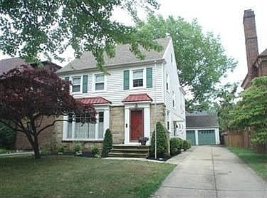 1st image of 131 E 196th St