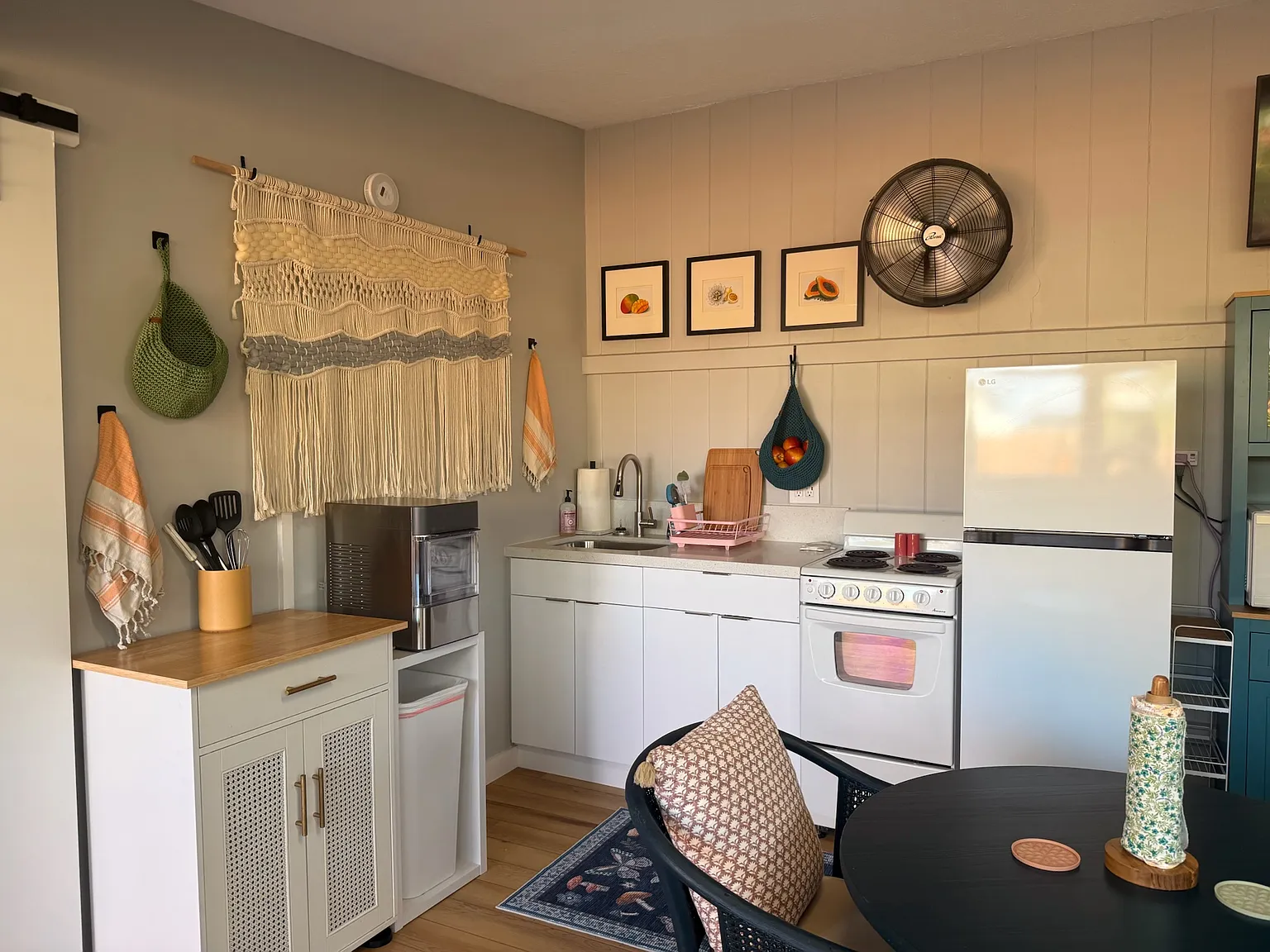 Studio, $3,200 — Photo 4