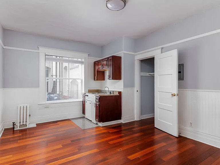 1008 Larkin — Photo 9