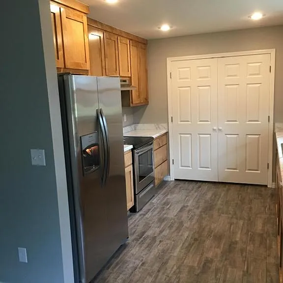 404 W 2nd St — Photo 5