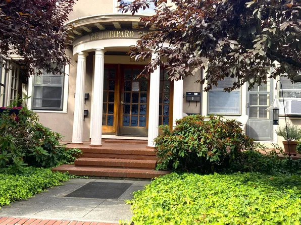 1233 NE Schuyler St #C, Portland, OR 97212