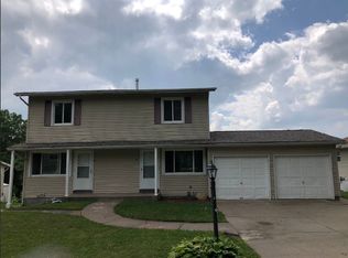 17 Parkview Dr #1, Eldridge, IA 52748