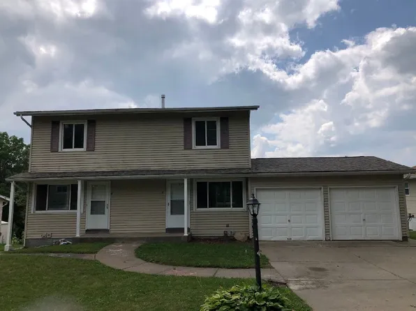 17 Parkview Dr #1, Eldridge, IA 52748