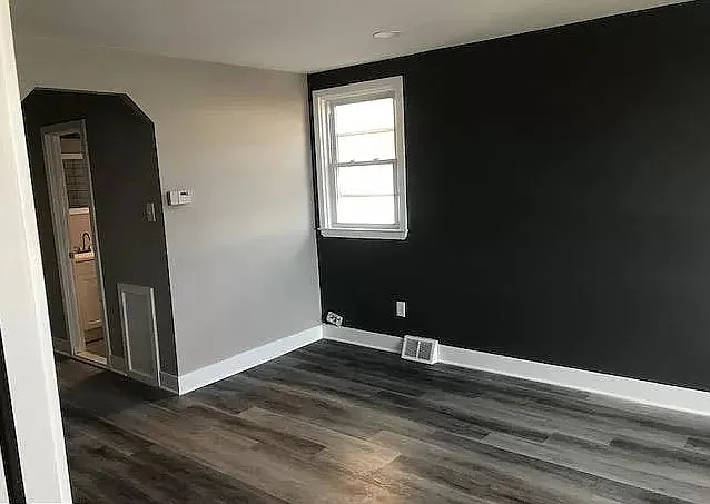 6916 Lawnton St — Photo 4