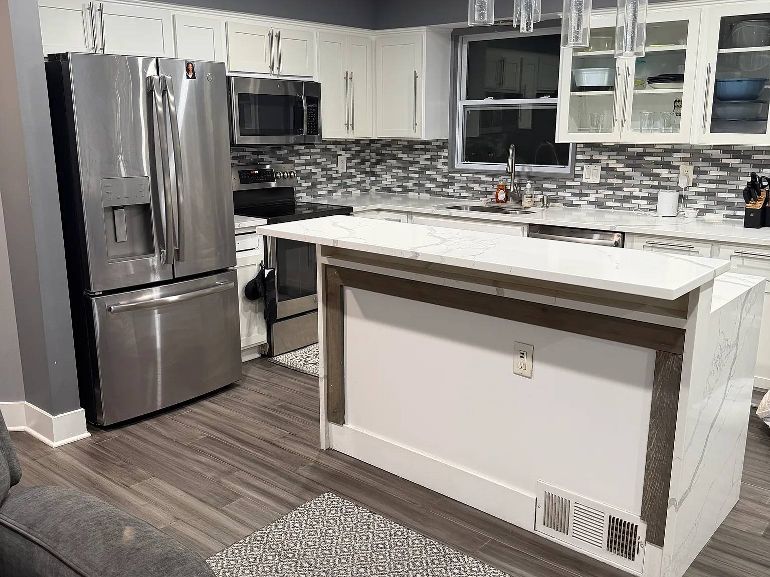 2 bed, 1176 sqft, $2,400 — Photo 2